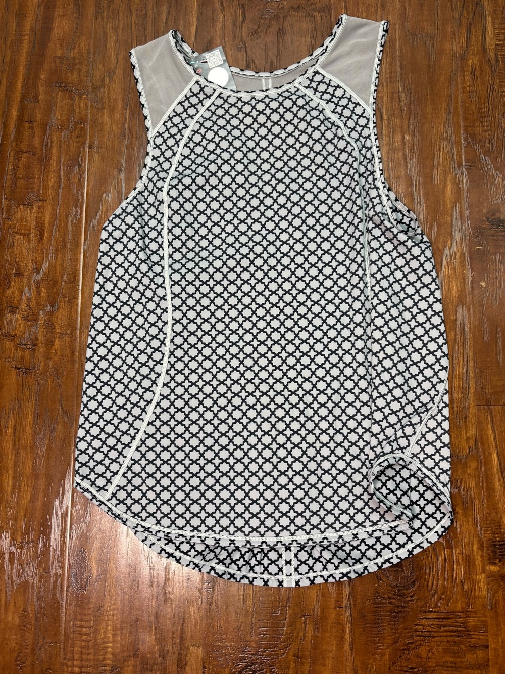 lululemon athletica Black and White Soul Geo Geometric Sleeveless Tank Size 6